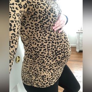 M Old Navy Black/Tan Leopard Scoop Neck Fitted Long Sleeve Maternity Shirt